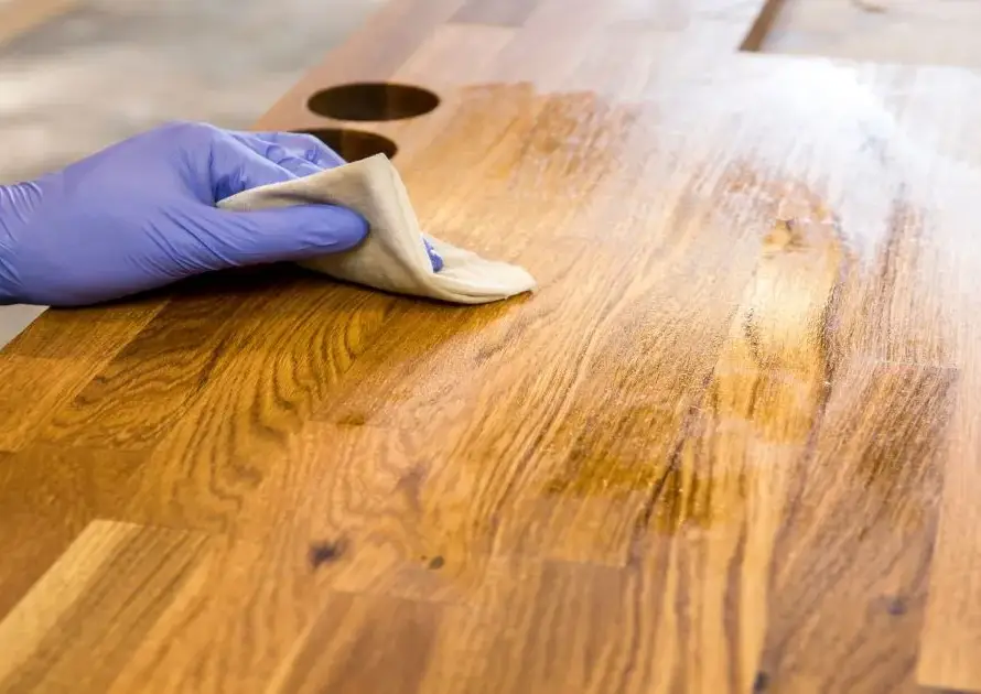 Koka eļļošana | Dabīgs risinājums ilgnoturīgām koka grīdām