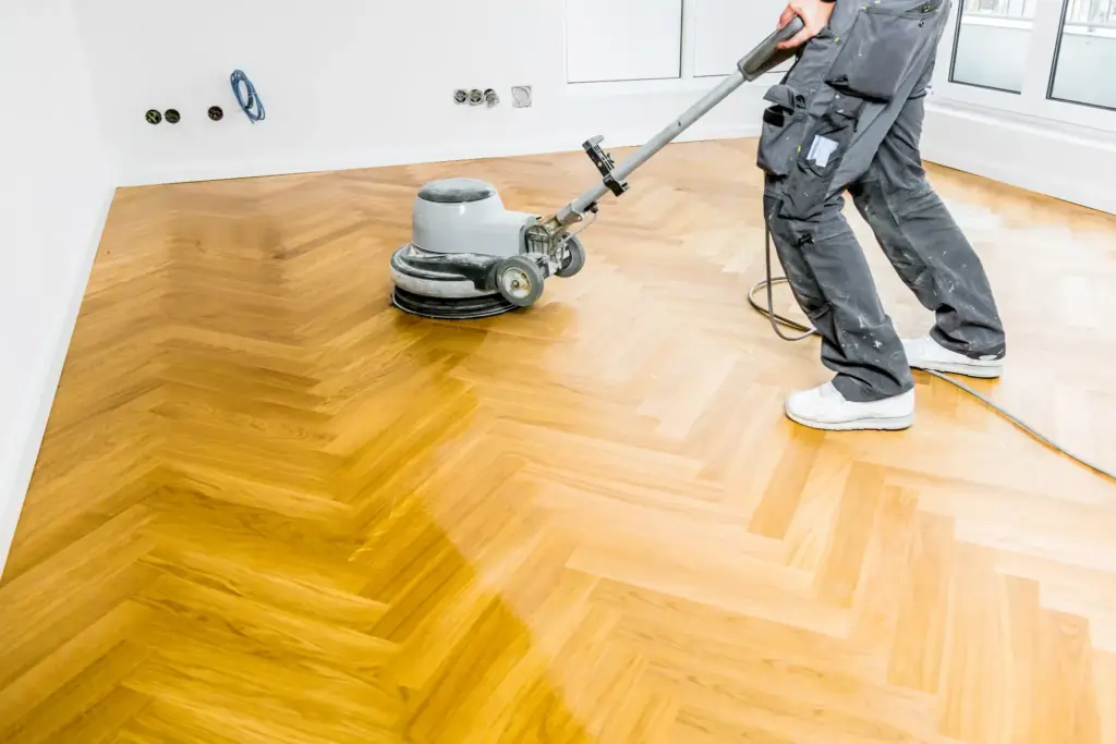 Parketa atjaunošana ar pulēšanas palīdzību