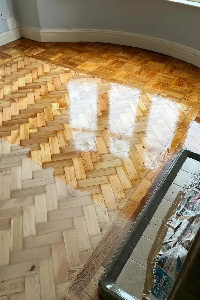 Parketa atjaunošana